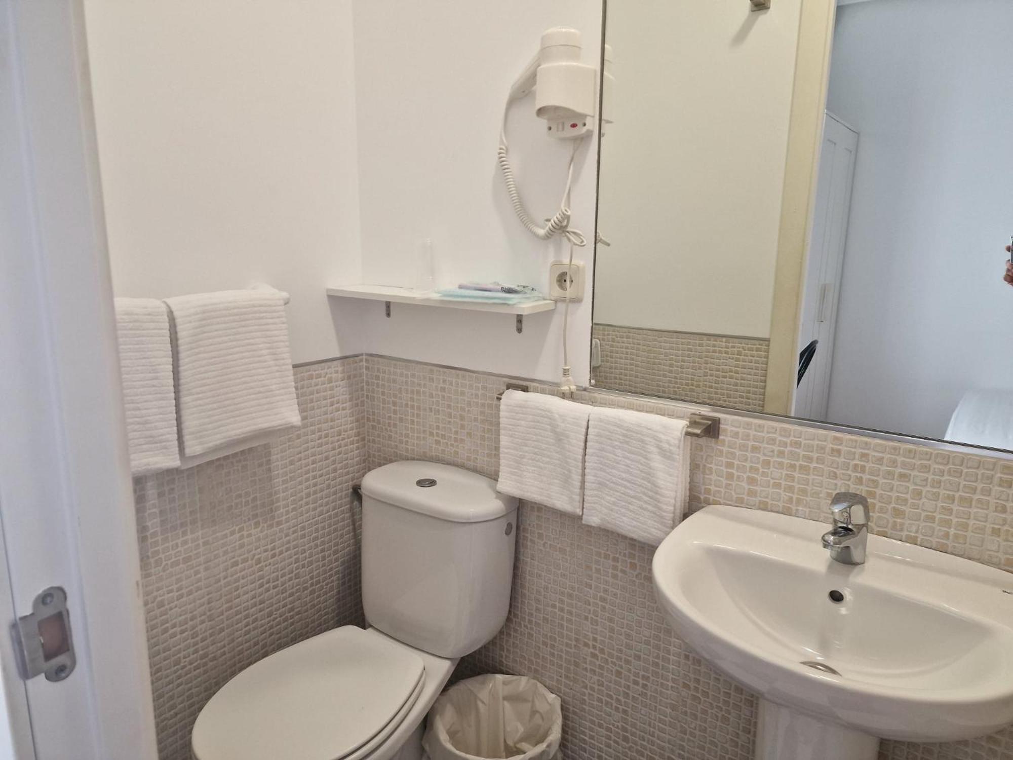 Pension Navarra Мадрид Экстерьер фото