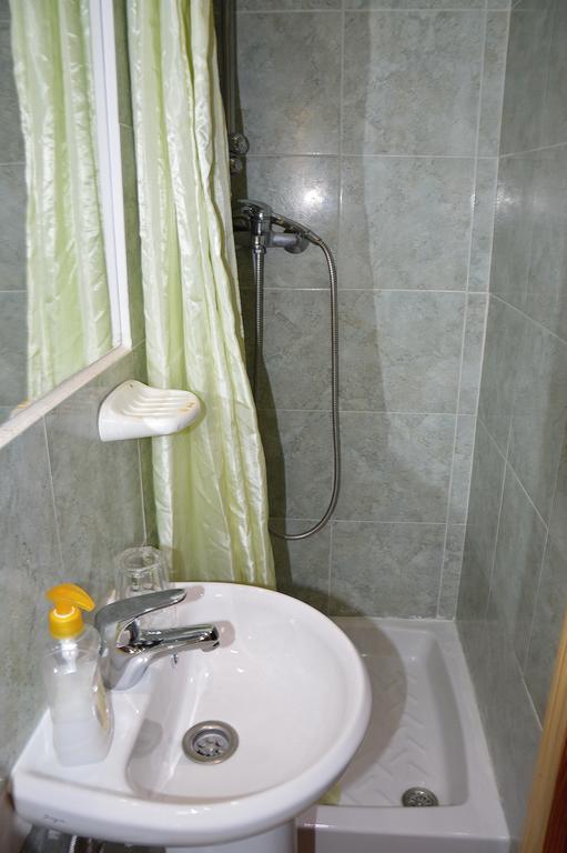 Pension Navarra Мадрид Экстерьер фото